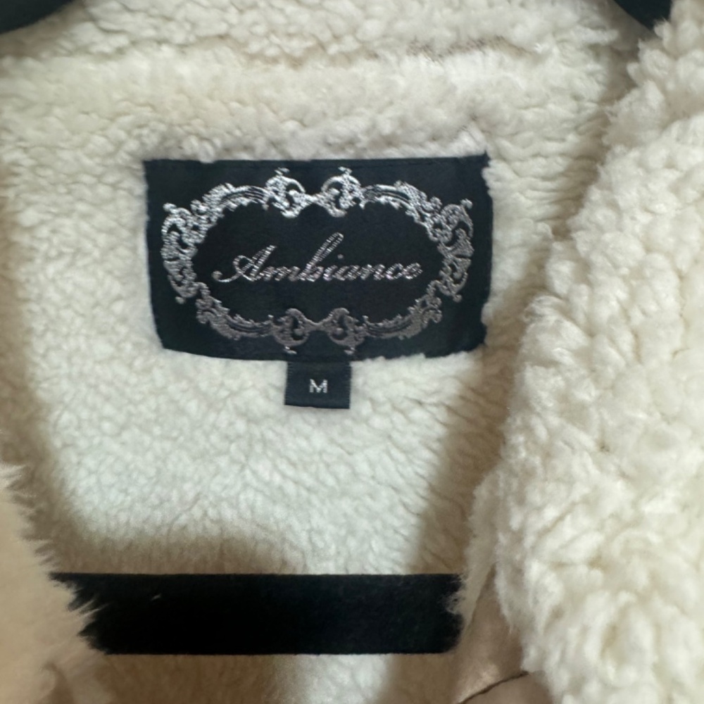 VEST - Picture 3 of 3